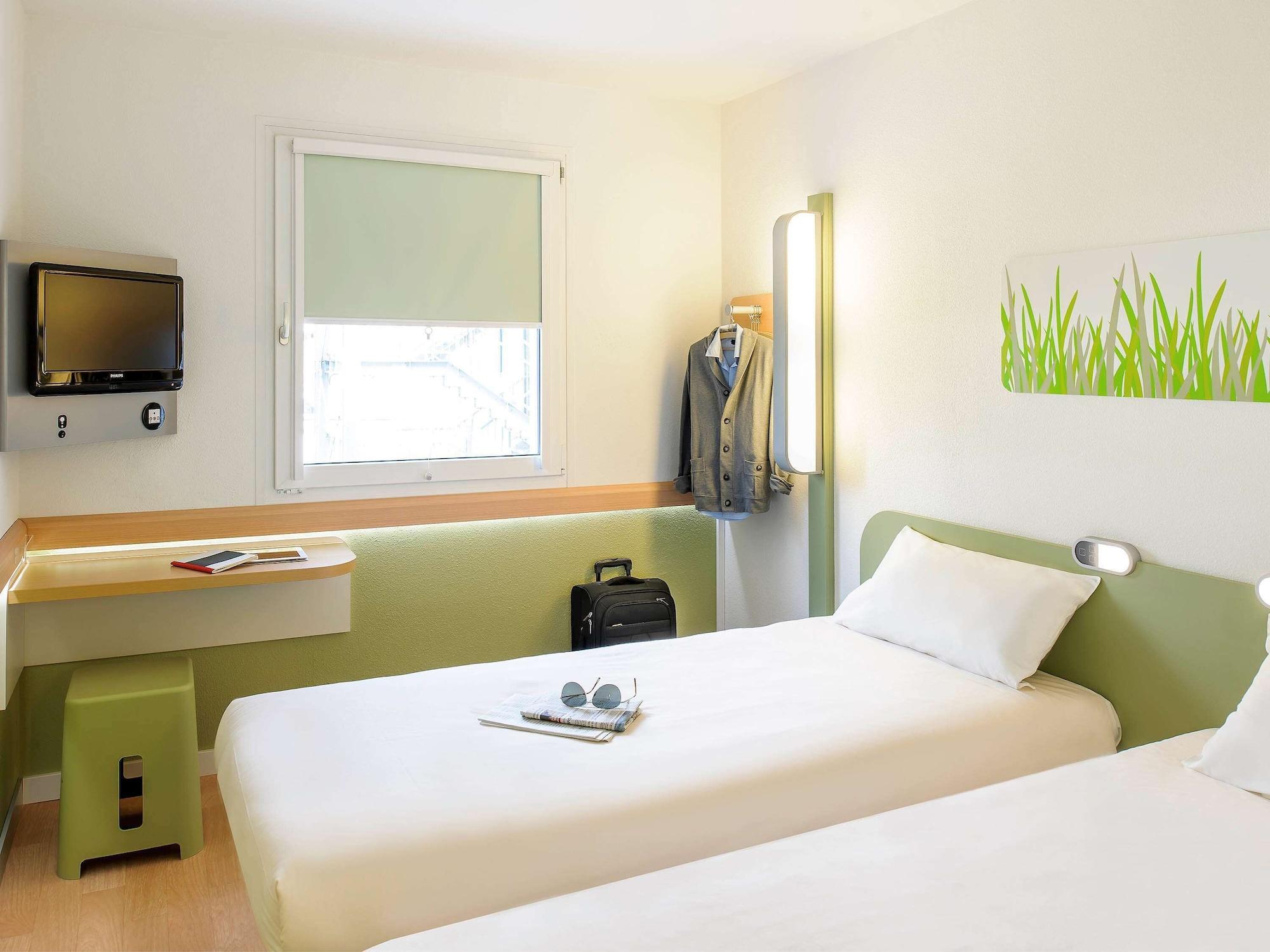 Ibis Budget London Hounslow Exteriör bild