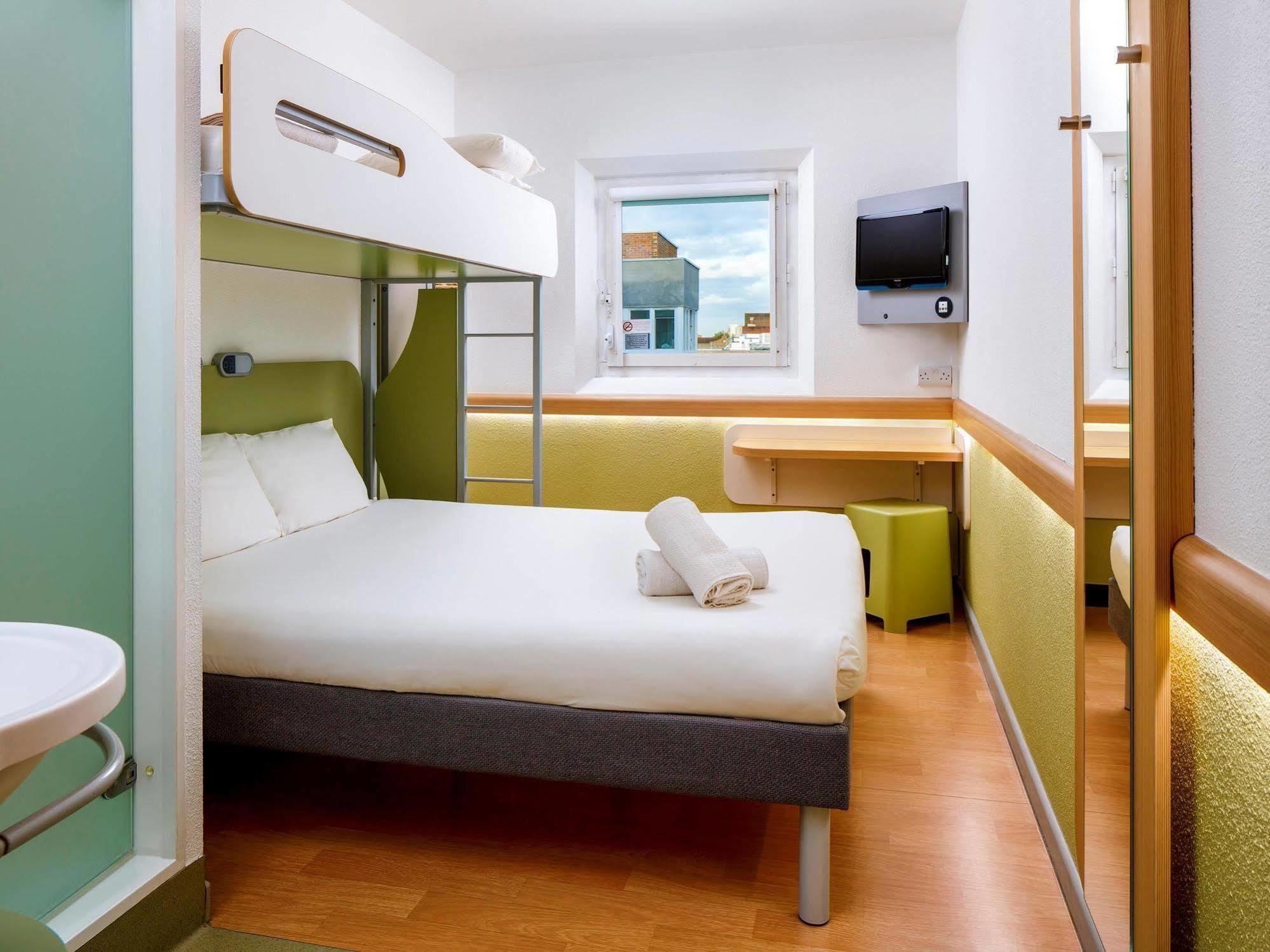 Ibis Budget London Hounslow Exteriör bild