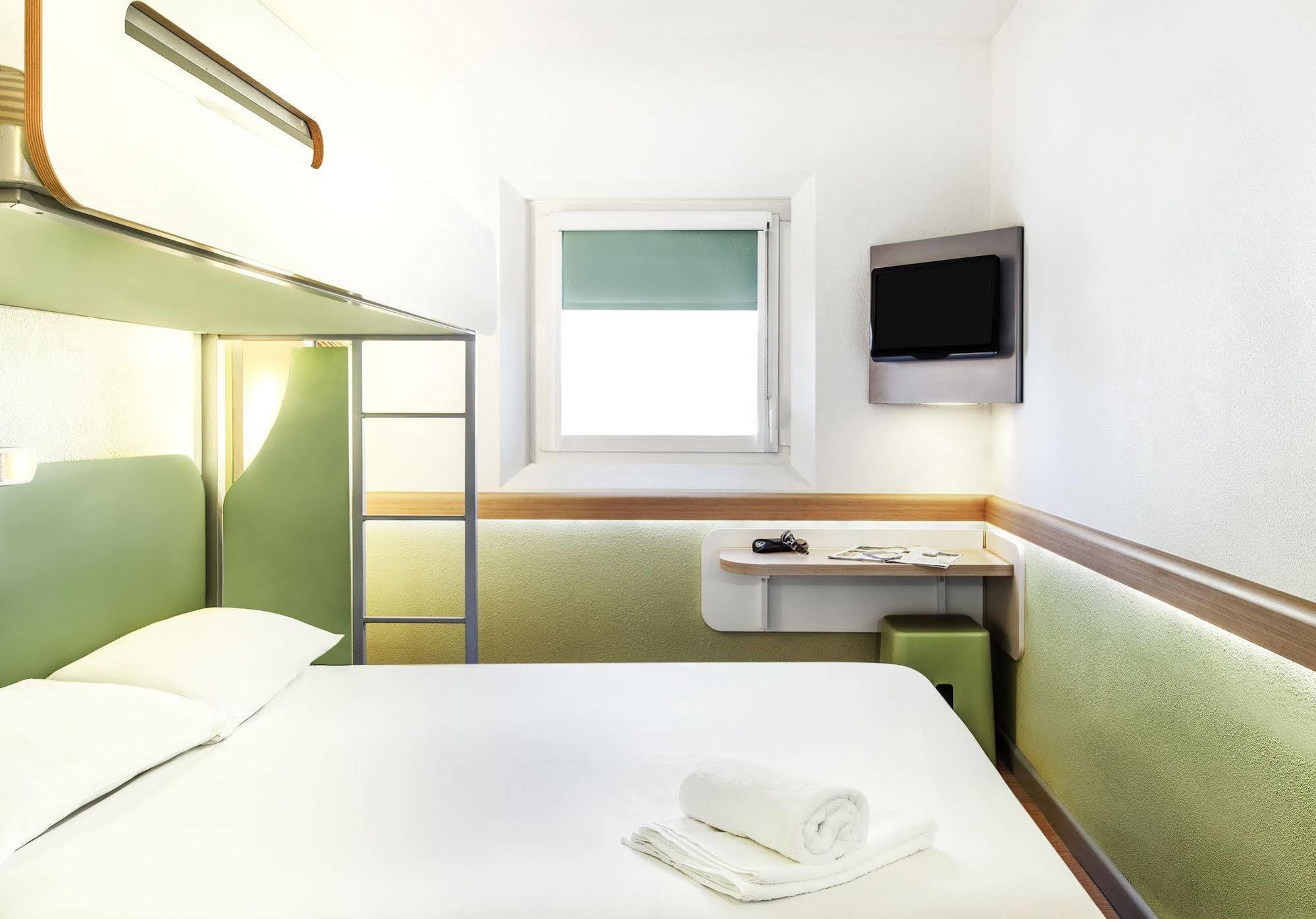 Ibis Budget London Hounslow Exteriör bild