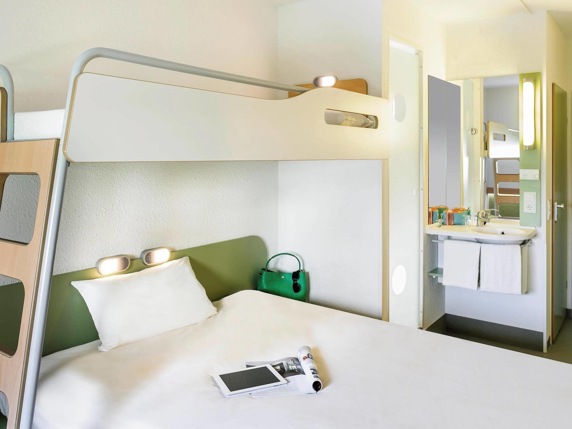 Ibis Budget London Hounslow Exteriör bild